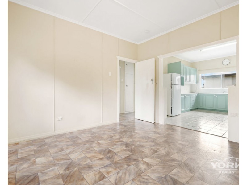 25 Park Street, Wilsonton QLD 4350