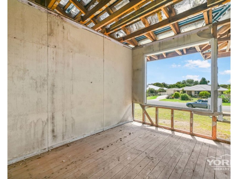 70 Phipps Drive, Meringandan West QLD 4352