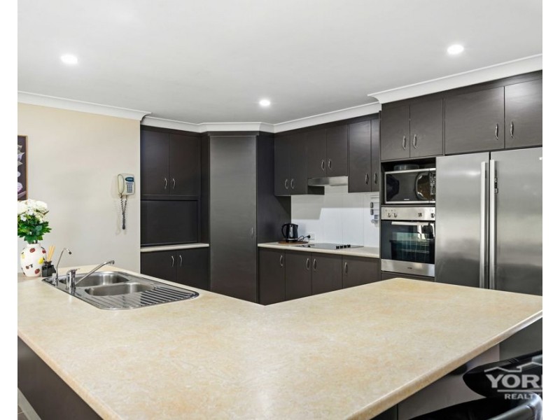 528 Hume Street, Middle Ridge QLD 4350