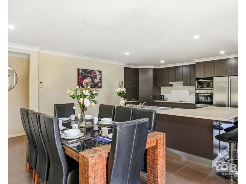 528 Hume Street, Middle Ridge QLD 4350