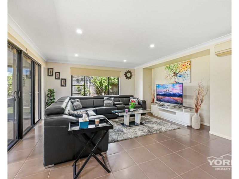 528 Hume Street, Middle Ridge QLD 4350