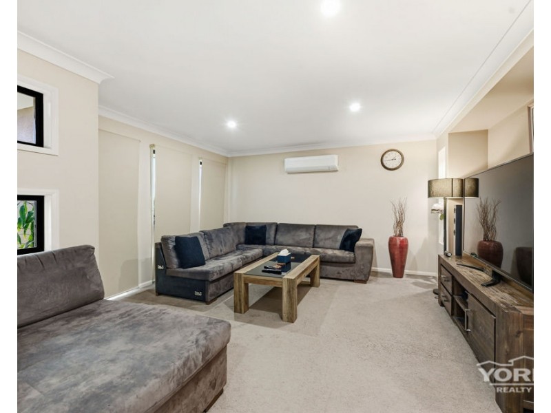 528 Hume Street, Middle Ridge QLD 4350