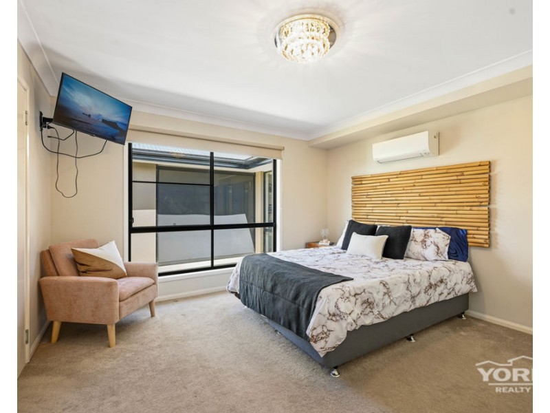 528 Hume Street, Middle Ridge QLD 4350