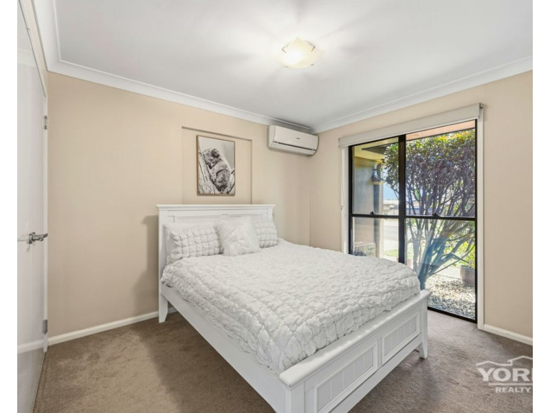 528 Hume Street, Middle Ridge QLD 4350