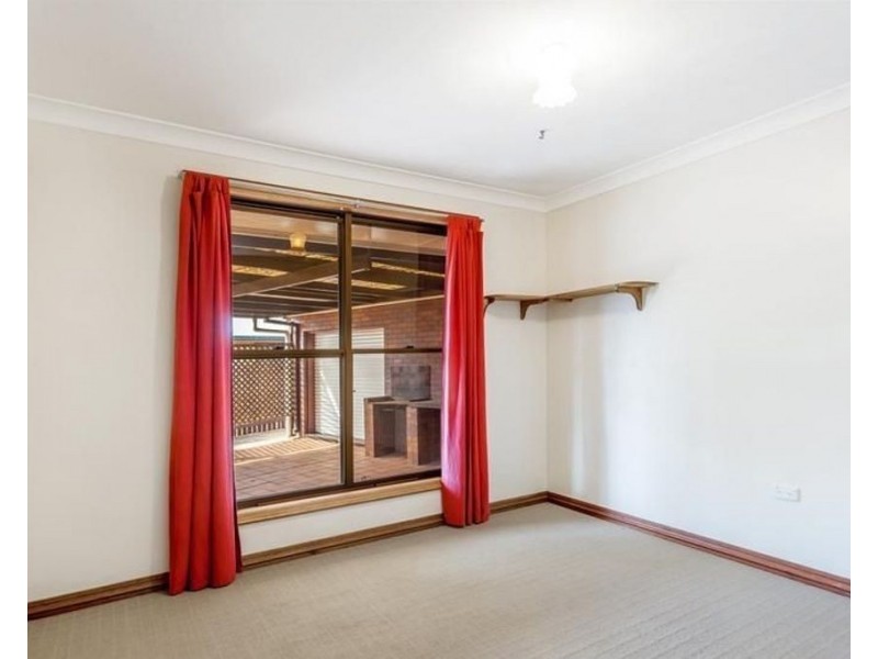 11 Batten Court, Wilsonton QLD 4350