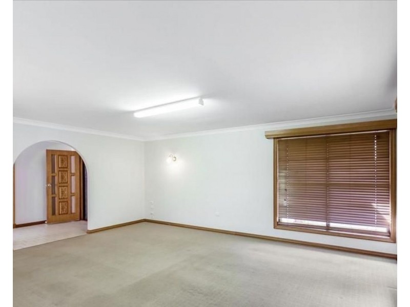 11 Batten Court, Wilsonton QLD 4350