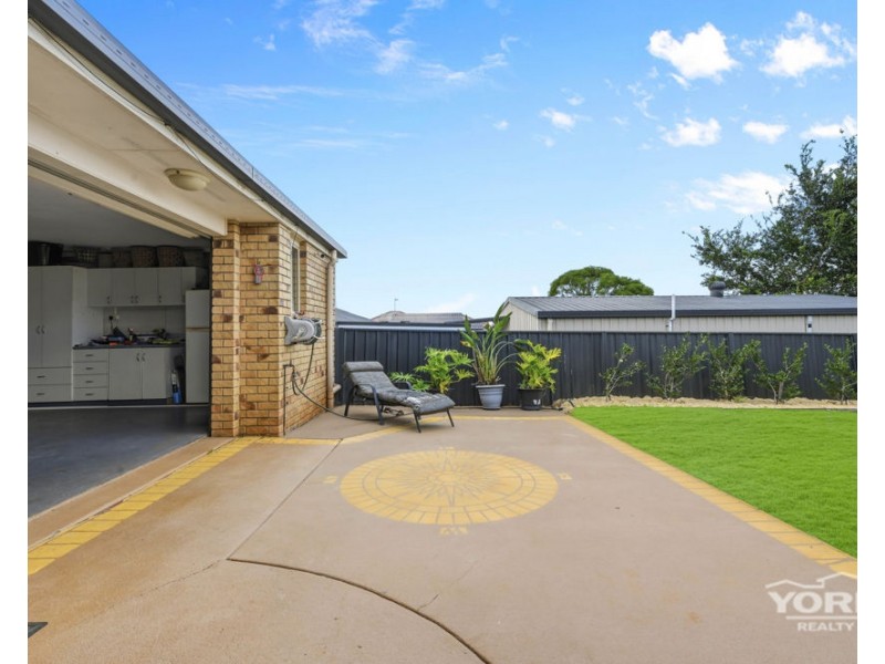 52 Seppelt Street, Wilsonton Heights QLD 4350