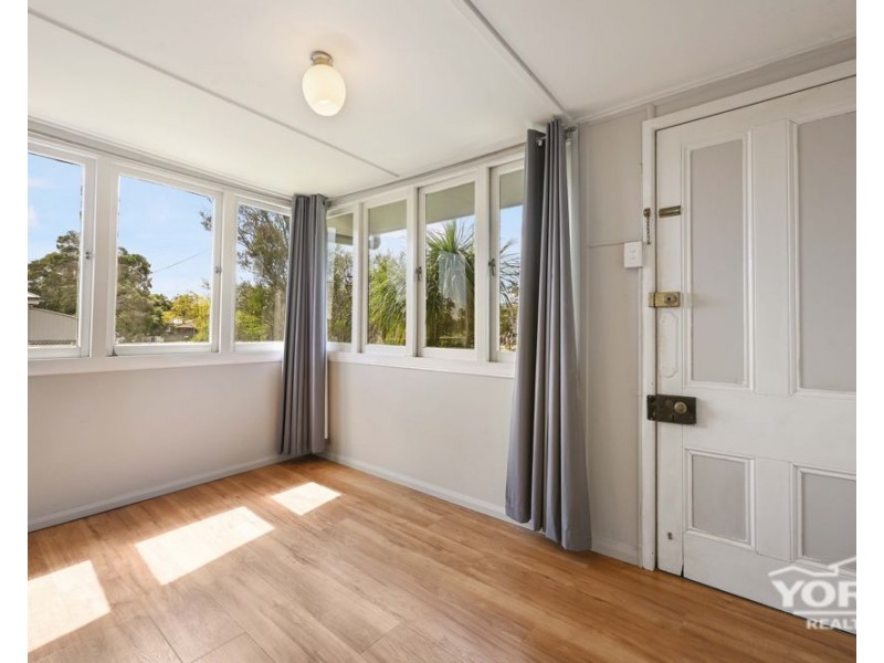 19 Loudon Street, South Toowoomba QLD 4350