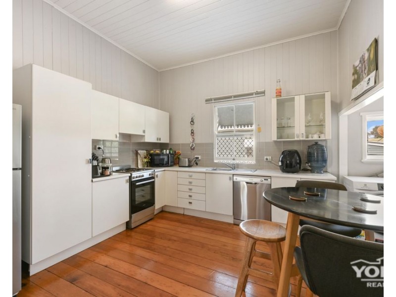 19 Loudon Street, South Toowoomba QLD 4350