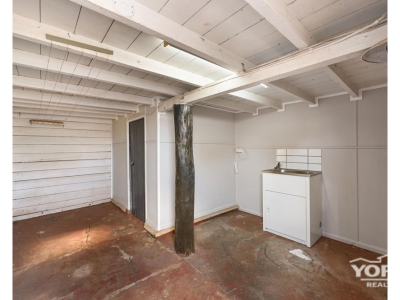 19 Loudon Street, South Toowoomba QLD 4350