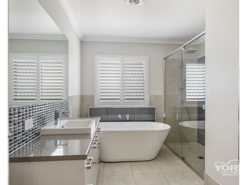 76 Hancock Circuit, Kleinton QLD 4352