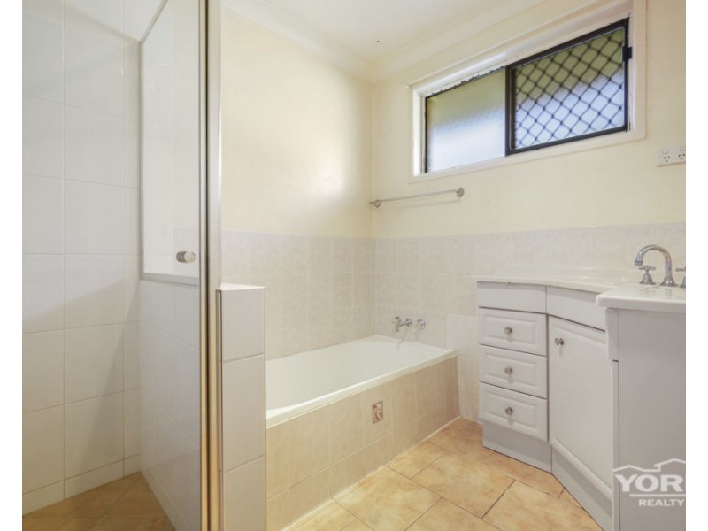 9 Lyndhurst Court, Newtown QLD 4350