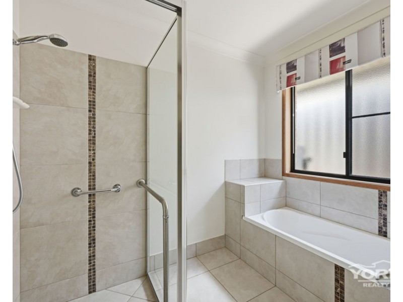 63 Pillar Street, Middle Ridge QLD 4350