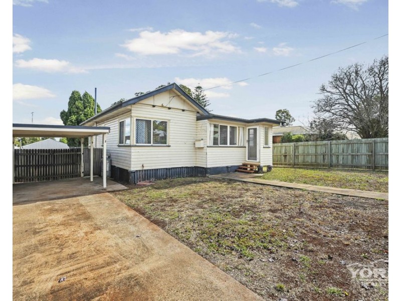 363 Hume Street, South Toowoomba QLD 4350