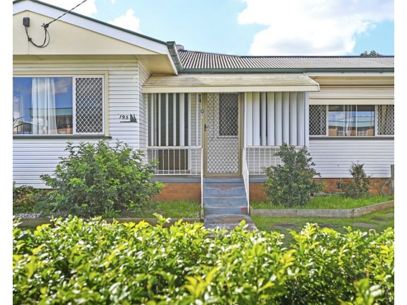 195 North Street, Rockville QLD 4350