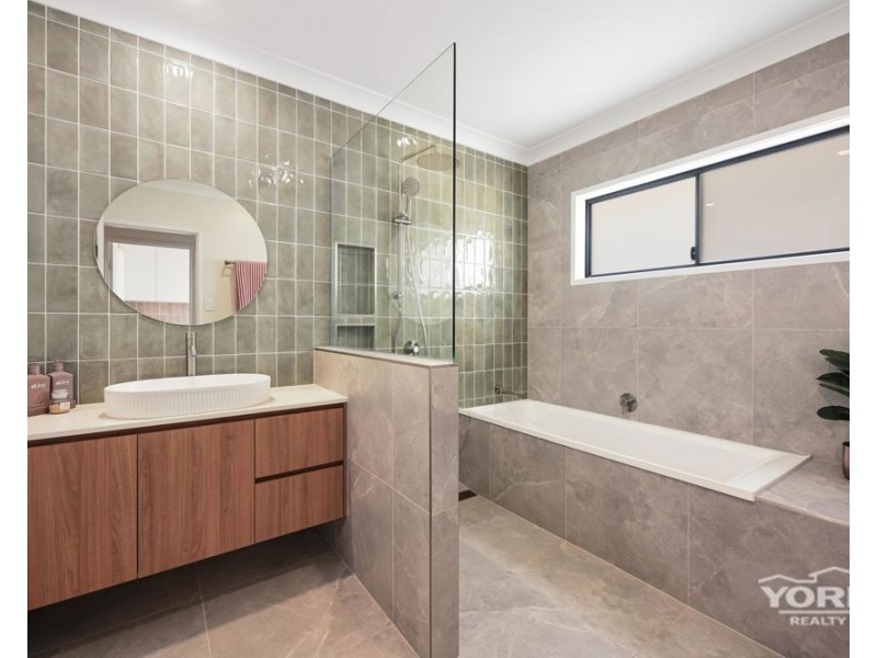 14 Kuwong Street, Highfields QLD 4352