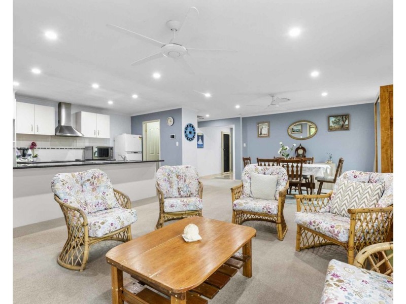 24 Nash Drive, Glenvale QLD 4350