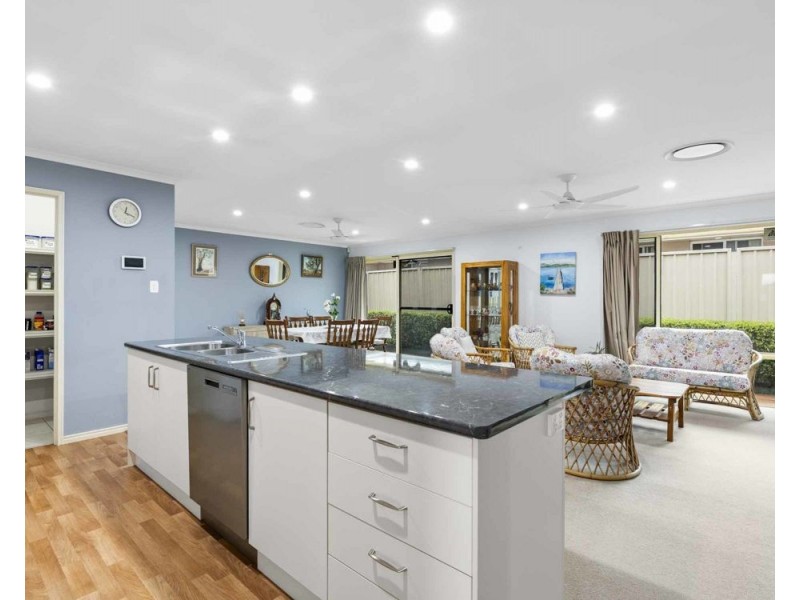 24 Nash Drive, Glenvale QLD 4350