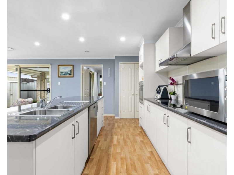24 Nash Drive, Glenvale QLD 4350