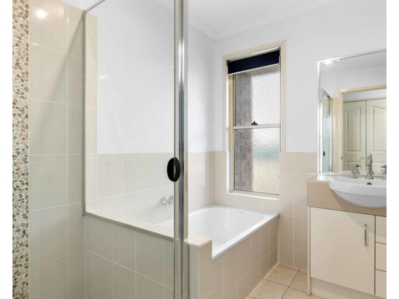 24 Nash Drive, Glenvale QLD 4350