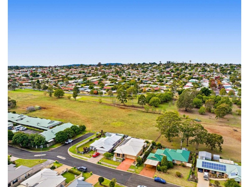 24 Nash Drive, Glenvale QLD 4350