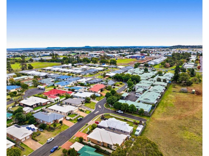 24 Nash Drive, Glenvale QLD 4350