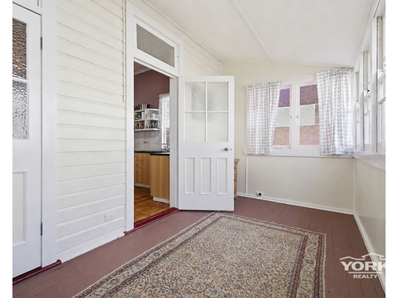 96 Holberton Street, Newtown QLD 4350