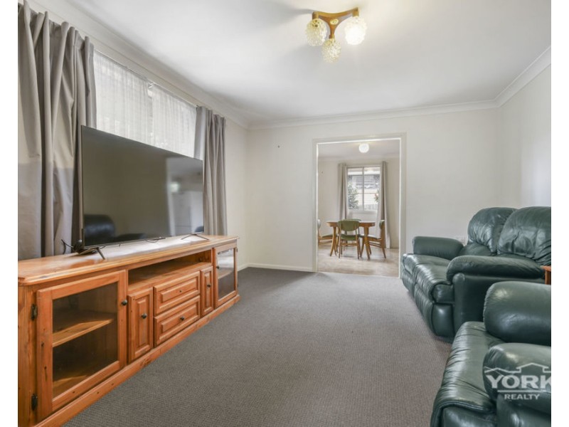 82 Hogg Street, Rockville QLD 4350