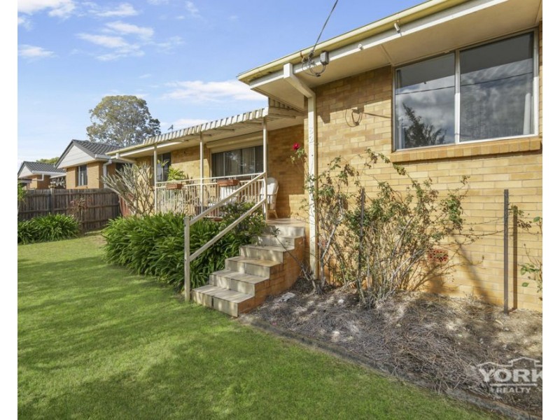 82 Hogg Street, Rockville QLD 4350