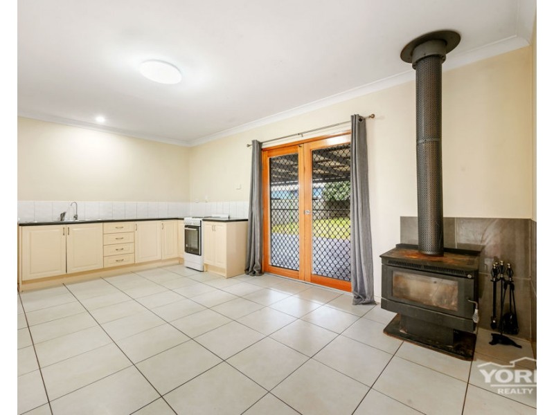 83 Hoey Street, Kearneys Spring QLD 4350