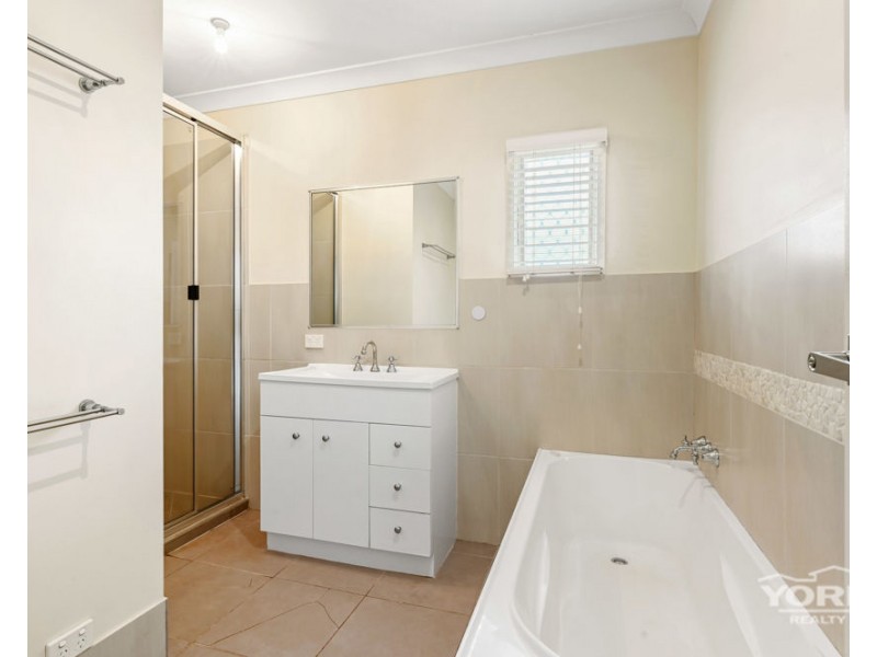 83 Hoey Street, Kearneys Spring QLD 4350