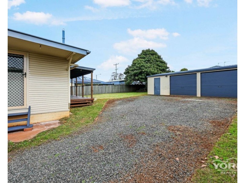 83 Hoey Street, Kearneys Spring QLD 4350