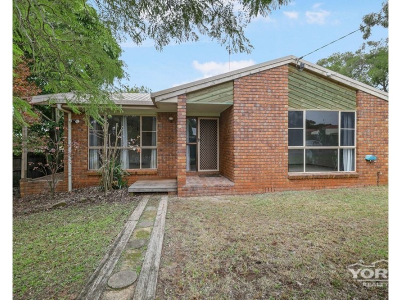 8 Sims Court, Rockville QLD 4350