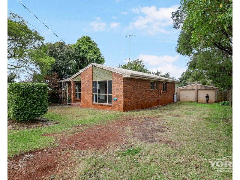 8 Sims Court, Rockville QLD 4350