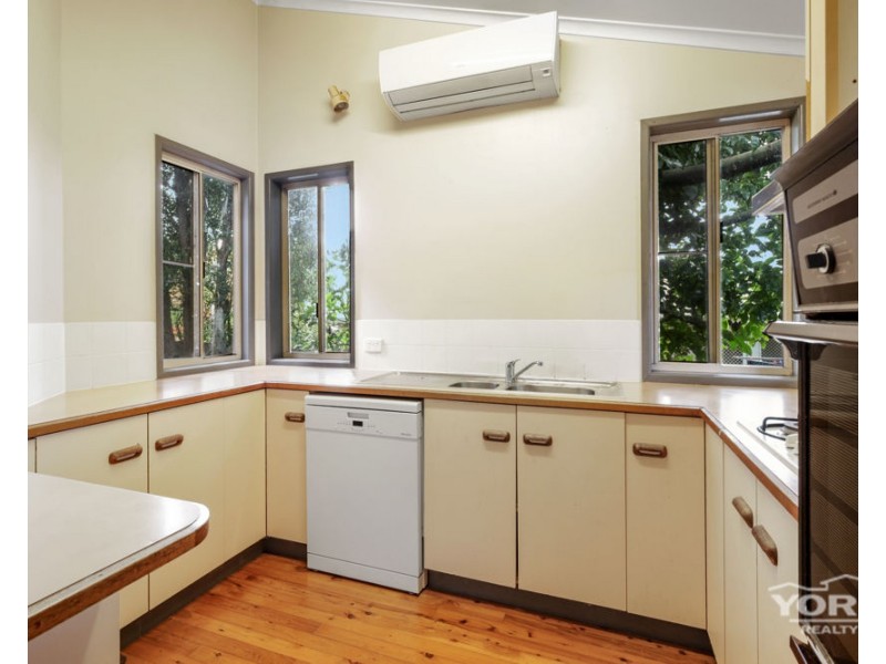 8 Sims Court, Rockville QLD 4350