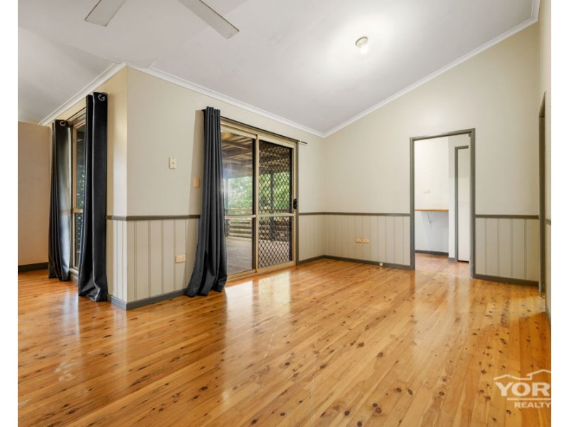 8 Sims Court, Rockville QLD 4350