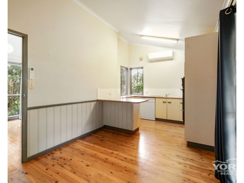 8 Sims Court, Rockville QLD 4350