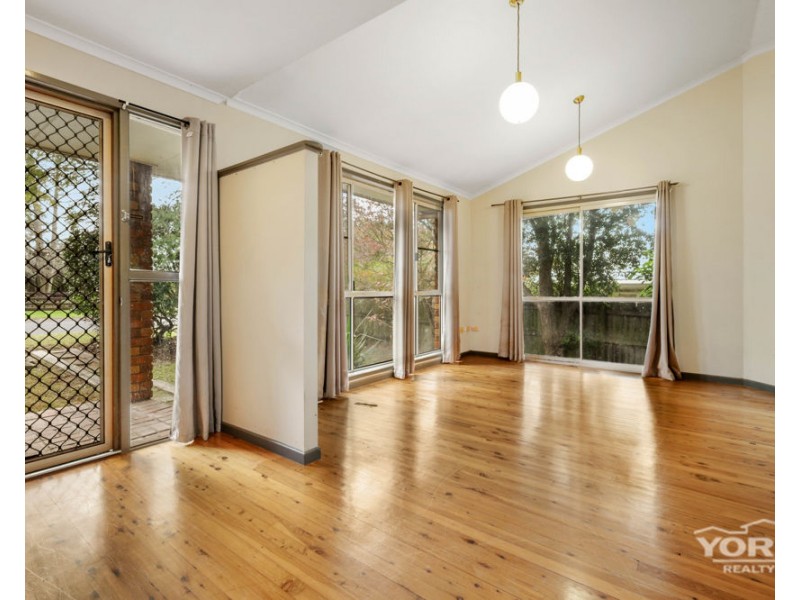 8 Sims Court, Rockville QLD 4350