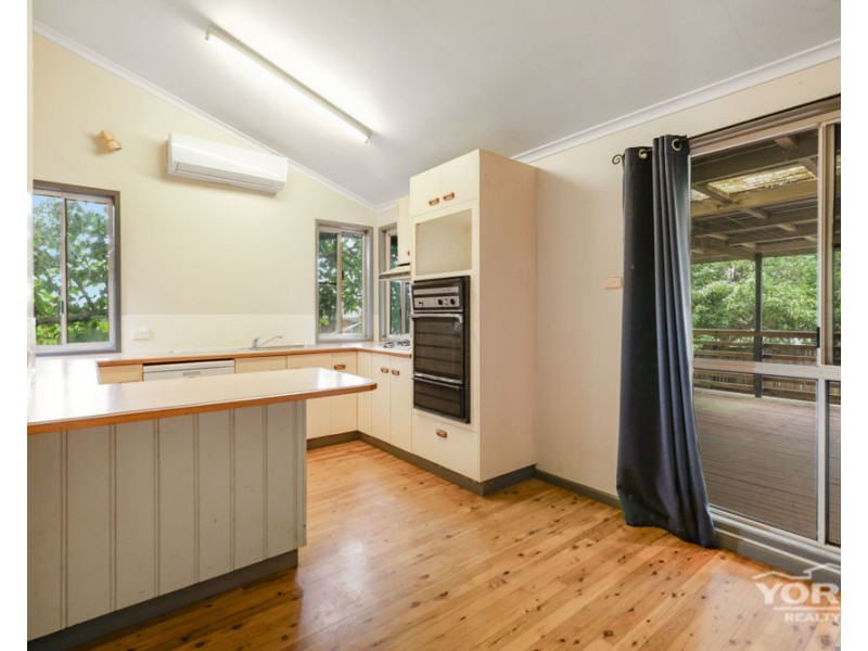 8 Sims Court, Rockville QLD 4350