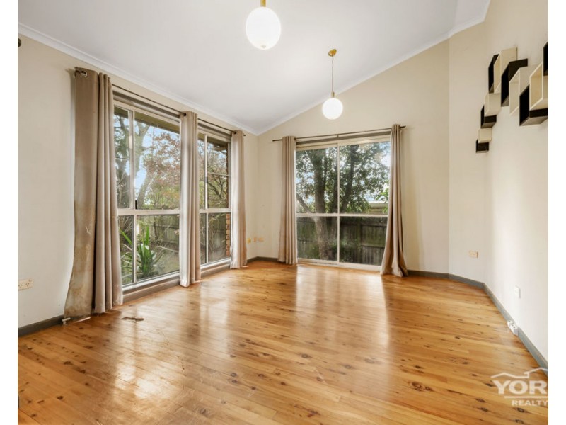 8 Sims Court, Rockville QLD 4350