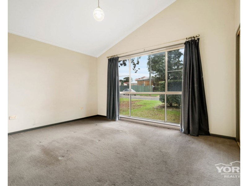 8 Sims Court, Rockville QLD 4350