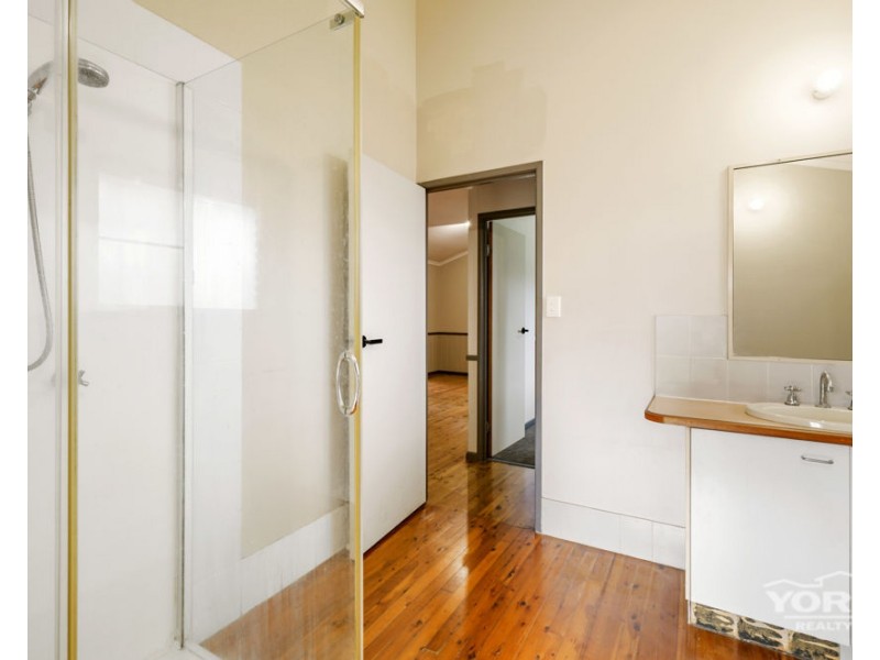8 Sims Court, Rockville QLD 4350