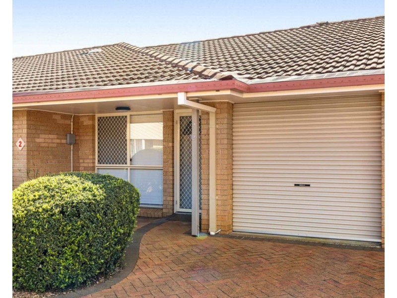 Villa 2/4-6 Glenfield Court, Middle Ridge QLD 4350