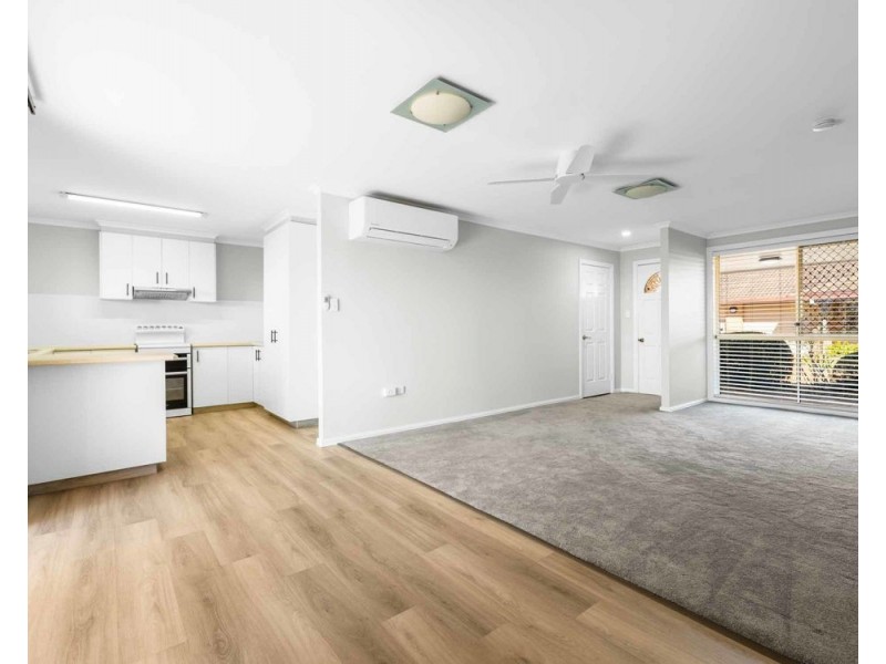 Villa 2/4-6 Glenfield Court, Middle Ridge QLD 4350