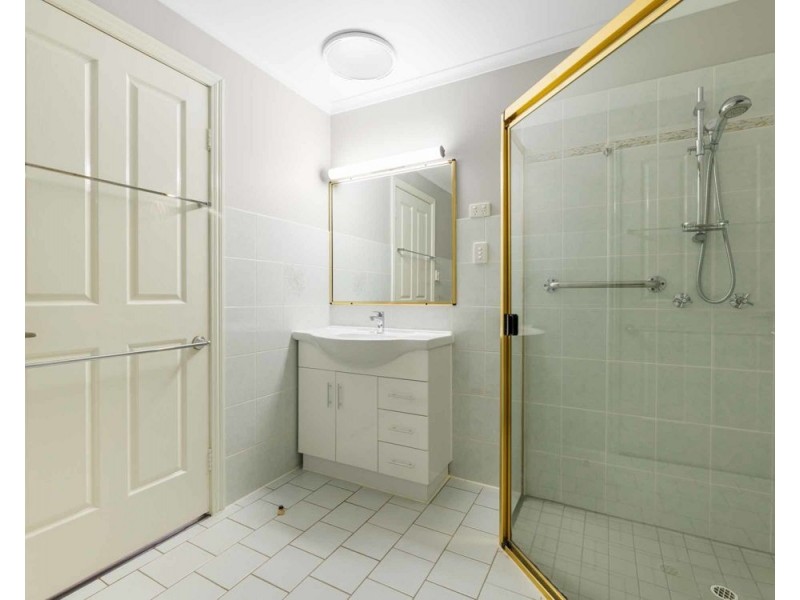 Villa 2/4-6 Glenfield Court, Middle Ridge QLD 4350