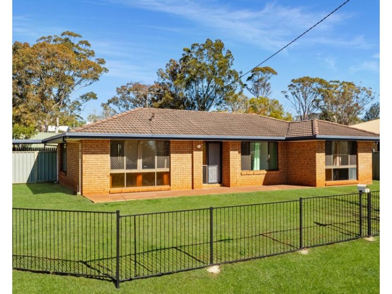 2 Champagne Crescent, Wilsonton Heights QLD 4350
