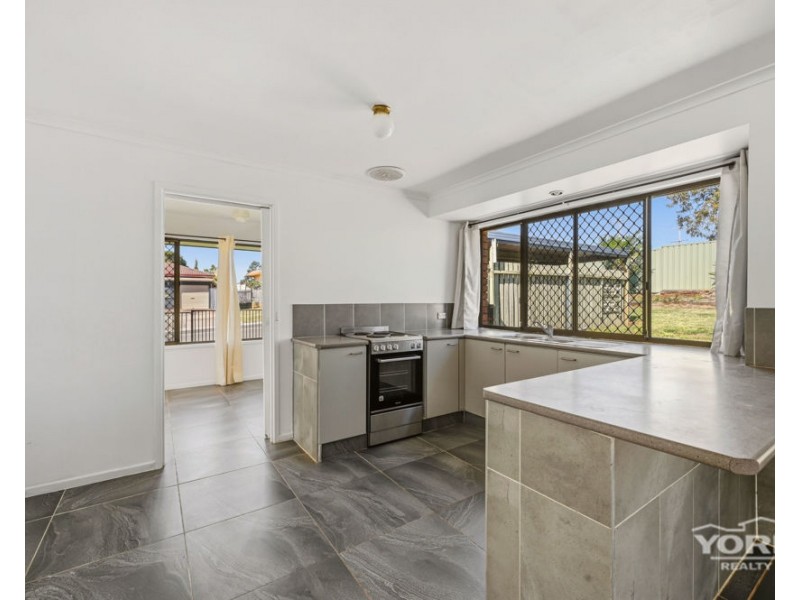 2 Champagne Crescent, Wilsonton Heights QLD 4350