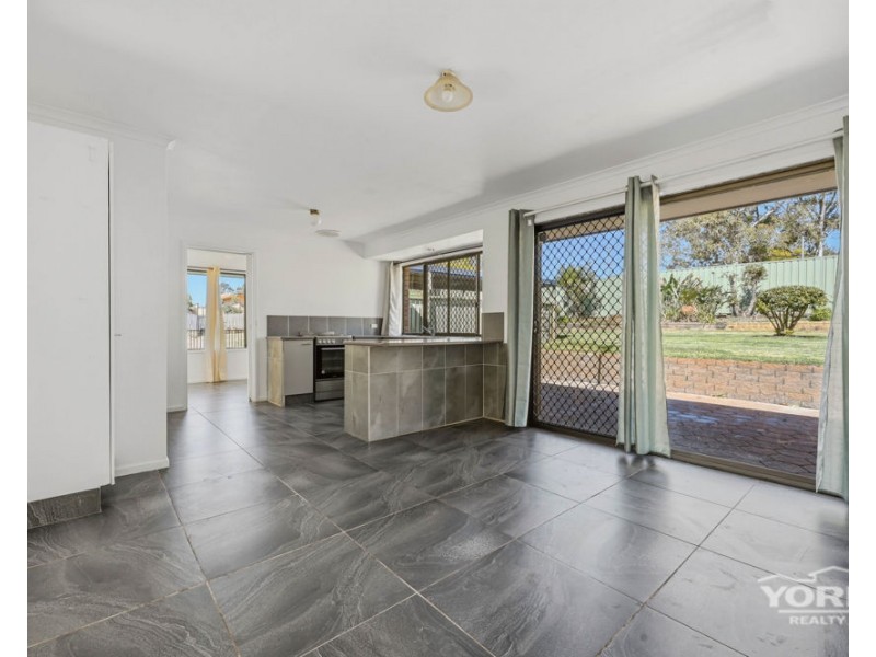 2 Champagne Crescent, Wilsonton Heights QLD 4350