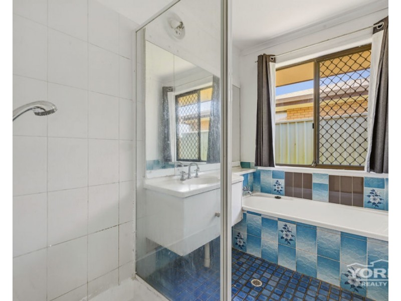 2 Champagne Crescent, Wilsonton Heights QLD 4350