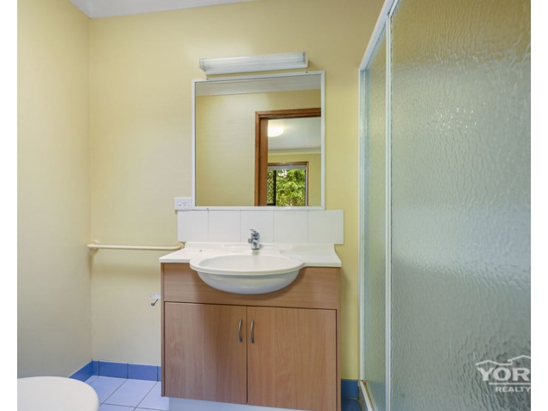 2/15 Donna Court, Kearneys Spring QLD 4350
